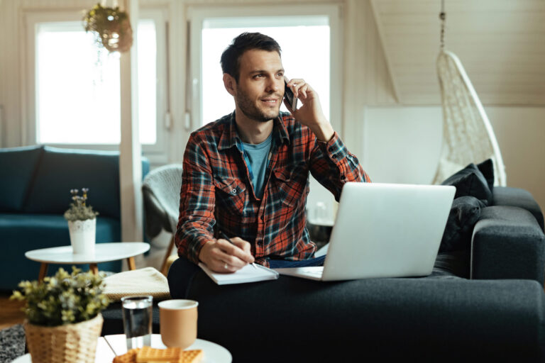 Accountant Using Best Payroll Software in Canada
