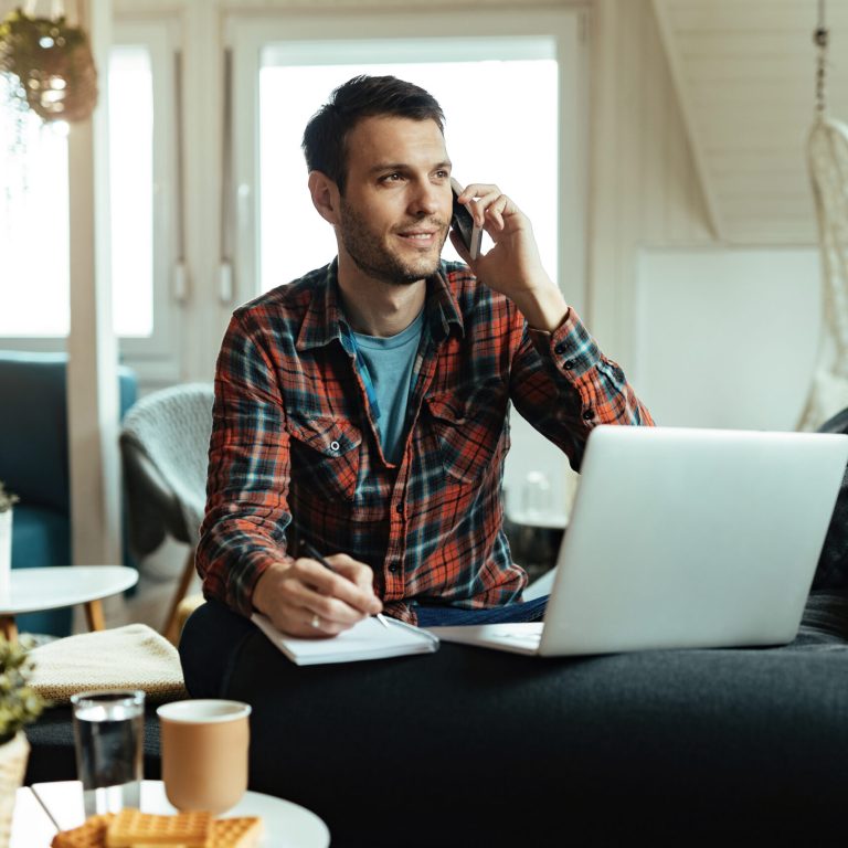 Accountant Using Best Payroll Software in Canada